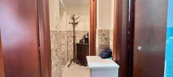 3-salle Appartement à Pozzuoli, Italy No. 181569 5