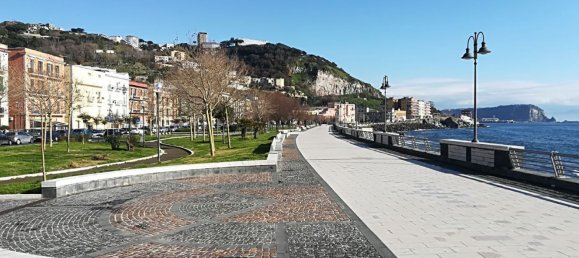 3-salle Appartement à Pozzuoli, Italy No. 181569 13