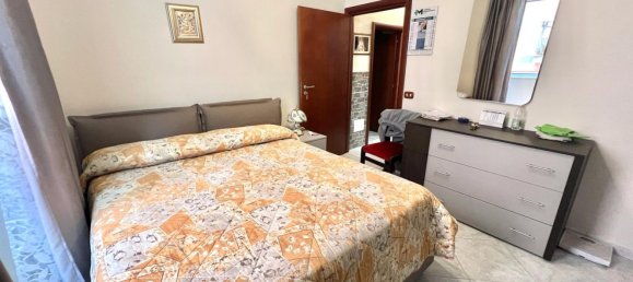 3-salle Appartement à Pozzuoli, Italy No. 181569 10