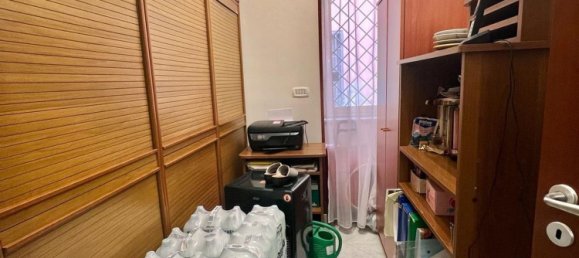 3-salle Appartement à Pozzuoli, Italy No. 181569 6