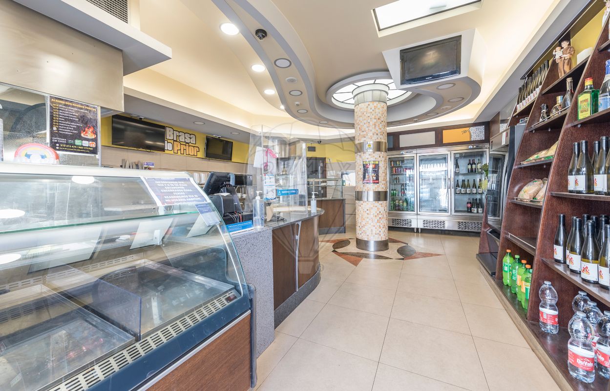 129m² Commercial property in Loures, Portugal No. 70408