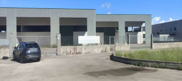 Склад с 5 комнатами в Сабаудия, Италия № 47733 2