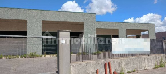 Склад с 5 комнатами в Сабаудия, Италия № 47733 4