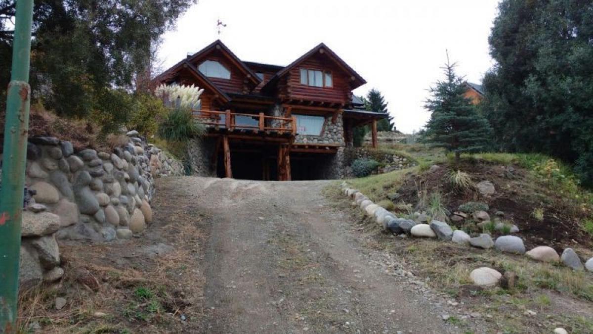 Дом с 6 спальнями в Неукен, Аргентина № 17651