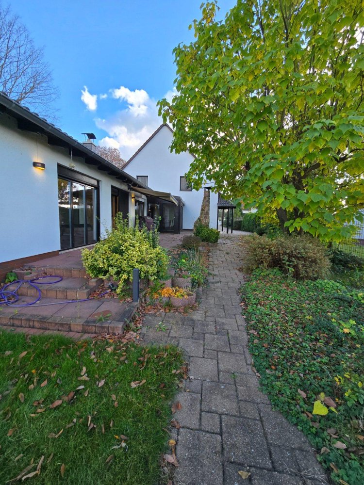 8 rooms House in Brandenburg an der Havel, Germany No. 265467