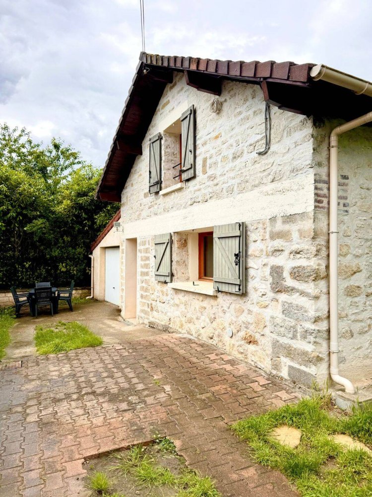 Casa de 2 dormitorios en Limay, France No. 333817