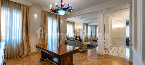 4 Schlafzimmer Wohnung in Milan, Italy, Nr. 379166 4