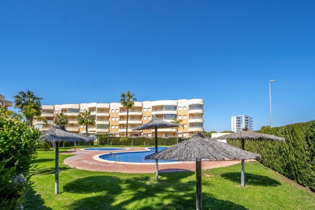 3 bedrooms Apartment in Alicante, Spain No. 14816