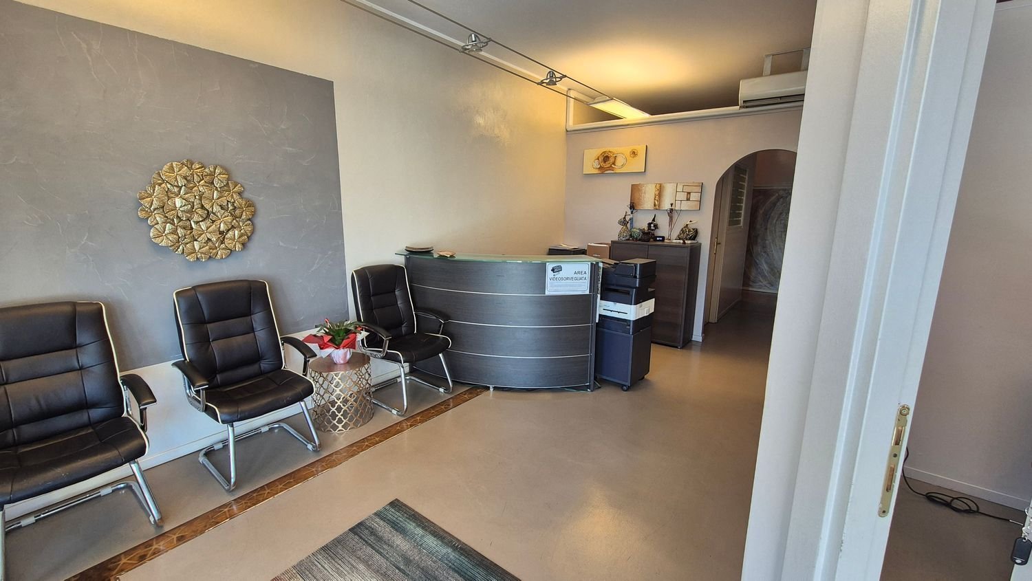 86m² Office in Castelletto sopra Ticino, Italy No. 374956