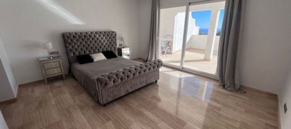 3 bedrooms Penthouse in La Quinta, Spain No. 43226 17