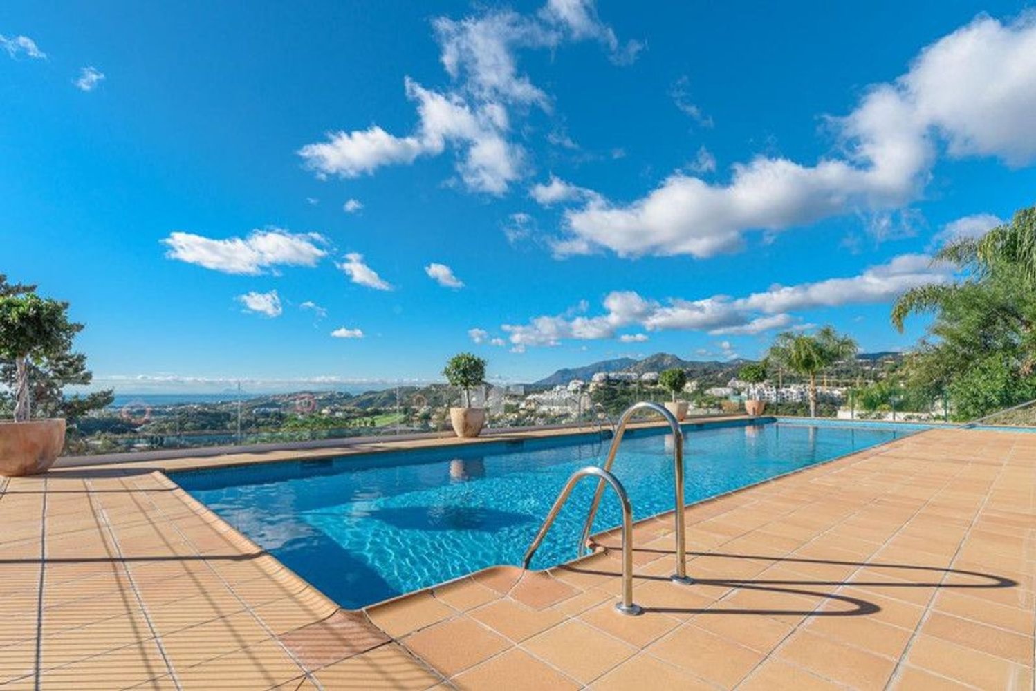 3 bedrooms Penthouse in La Quinta, Spain No. 43226