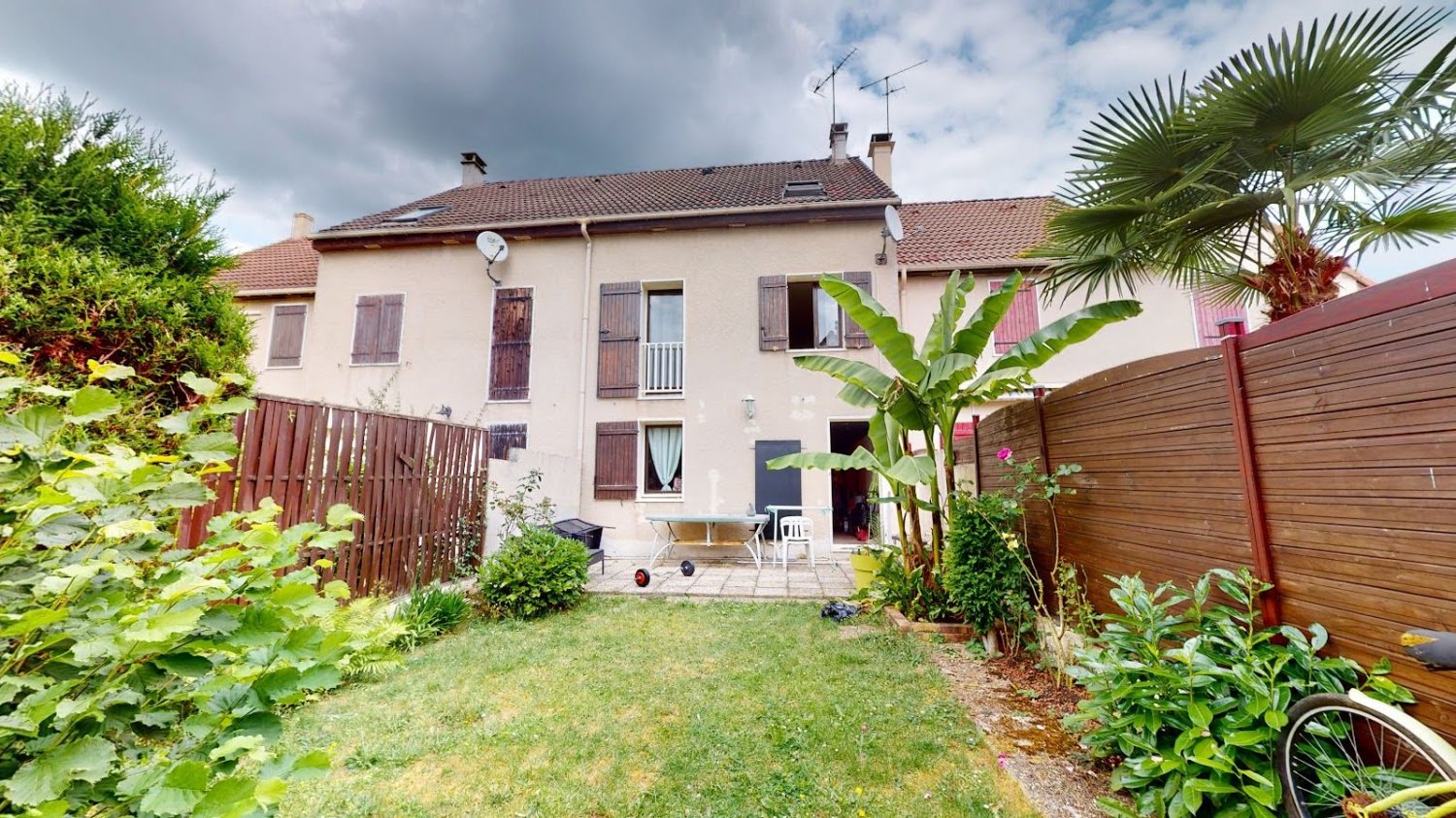 Casa de 3 dormitorios en Taverny, France No. 140442