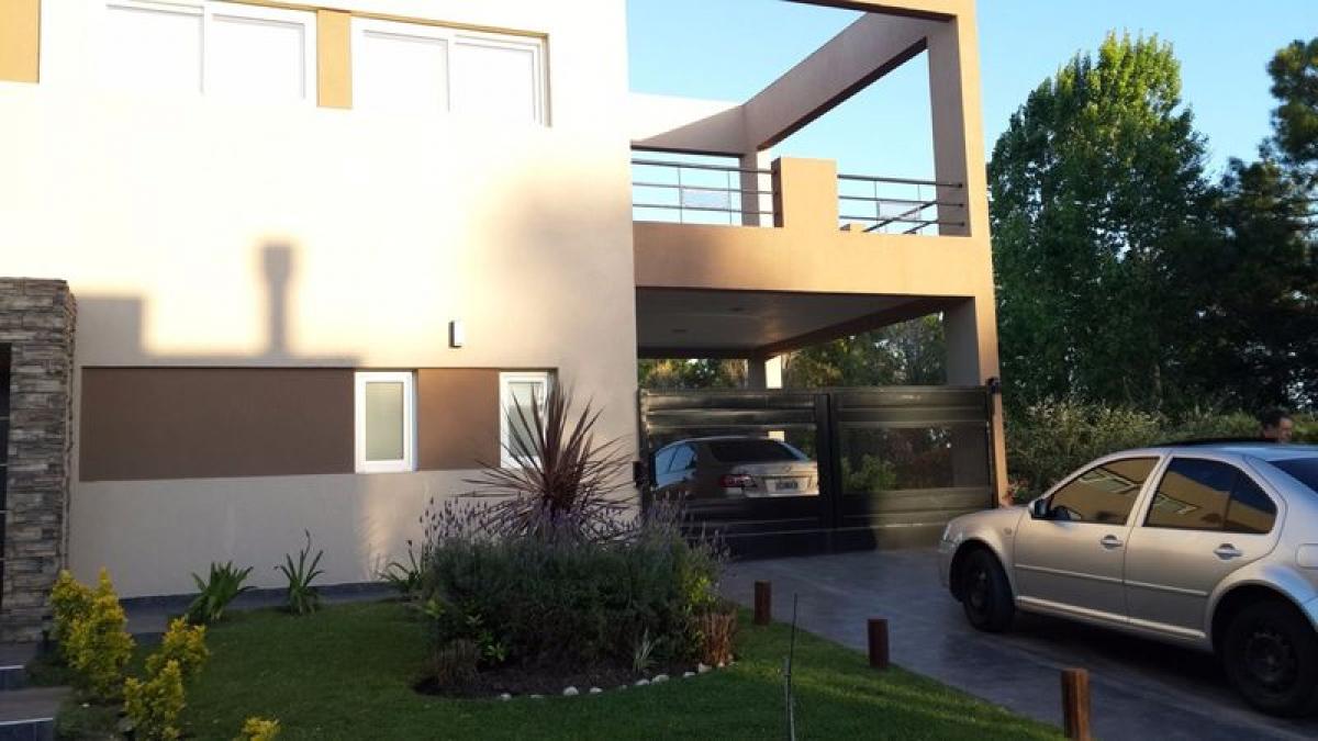 3 bedrooms House in Ezeiza, Argentina No. 52793