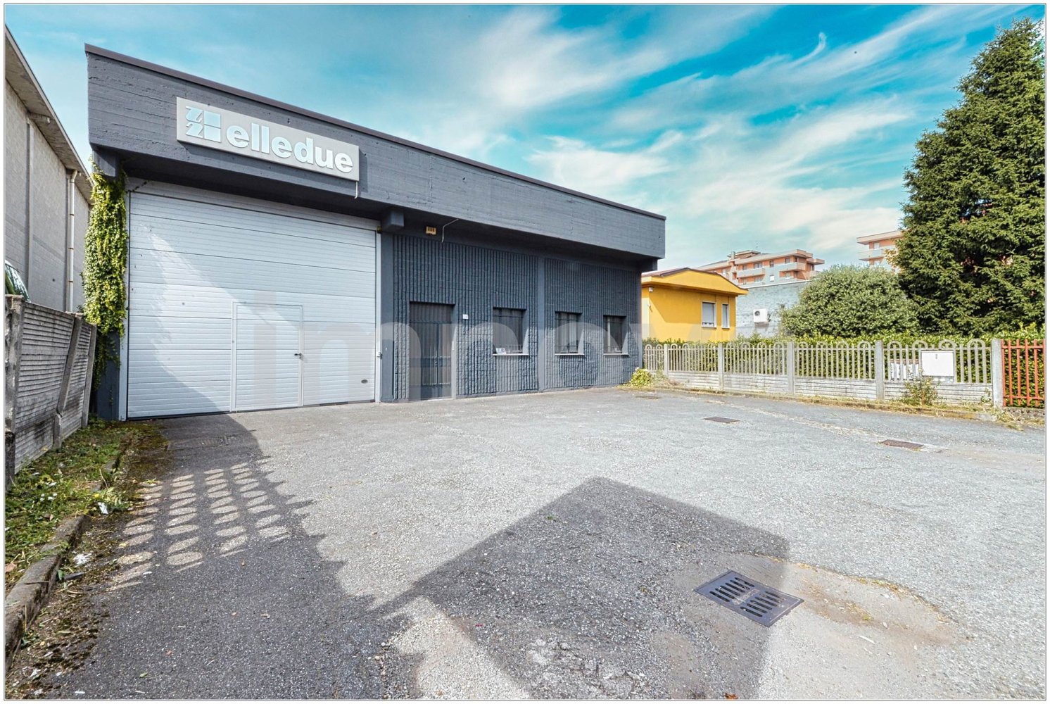 2 rooms Commercial property in Meda, Italy No. 132442