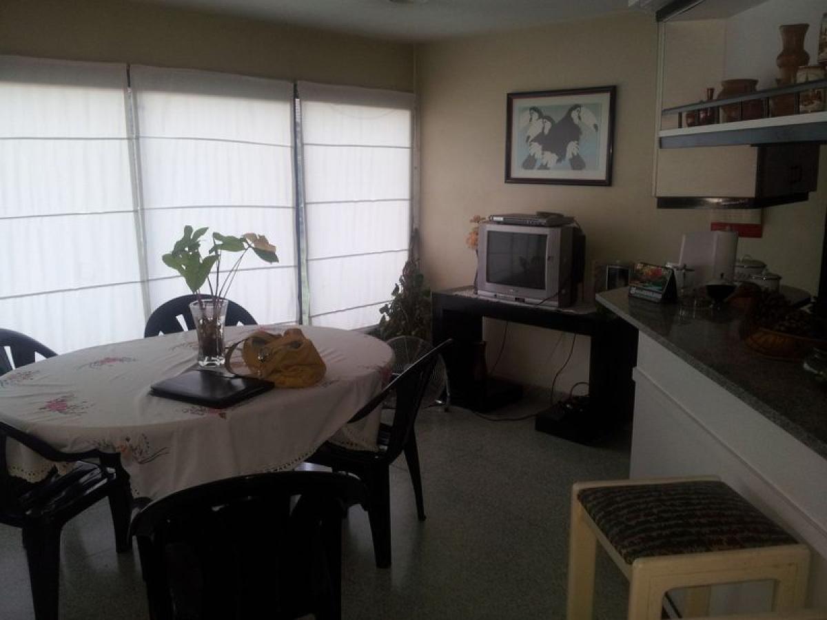 6 bedrooms House in Moreno, Argentina No. 13004