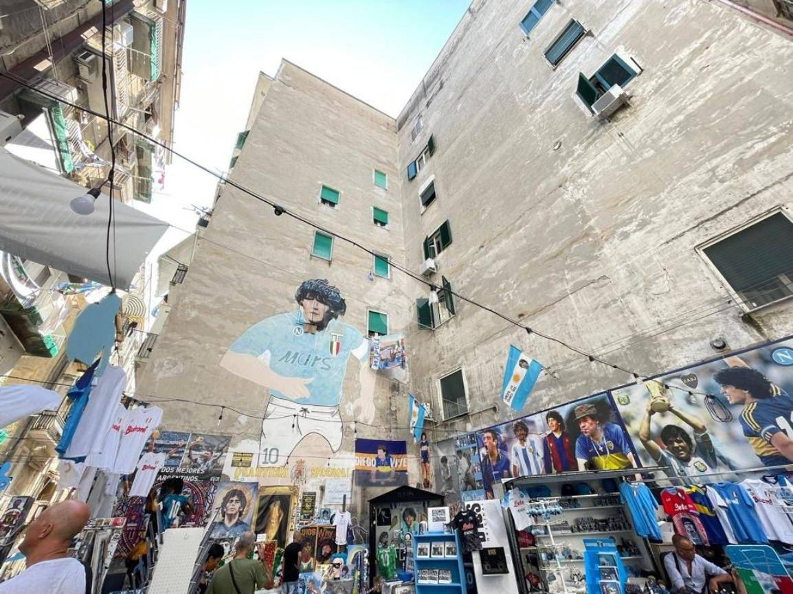 2 bedrooms Apartment in Naples, Italy No. 31587