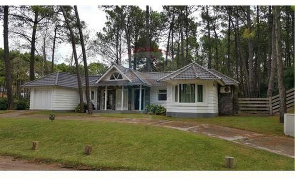 4 bedrooms House in Mar del Plata, Argentina No. 71924