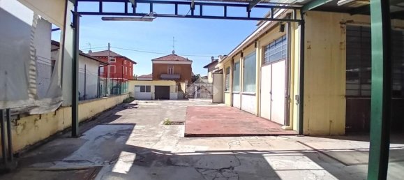 Entrepôt à Brescia, Italy 370m² No. 362879 8