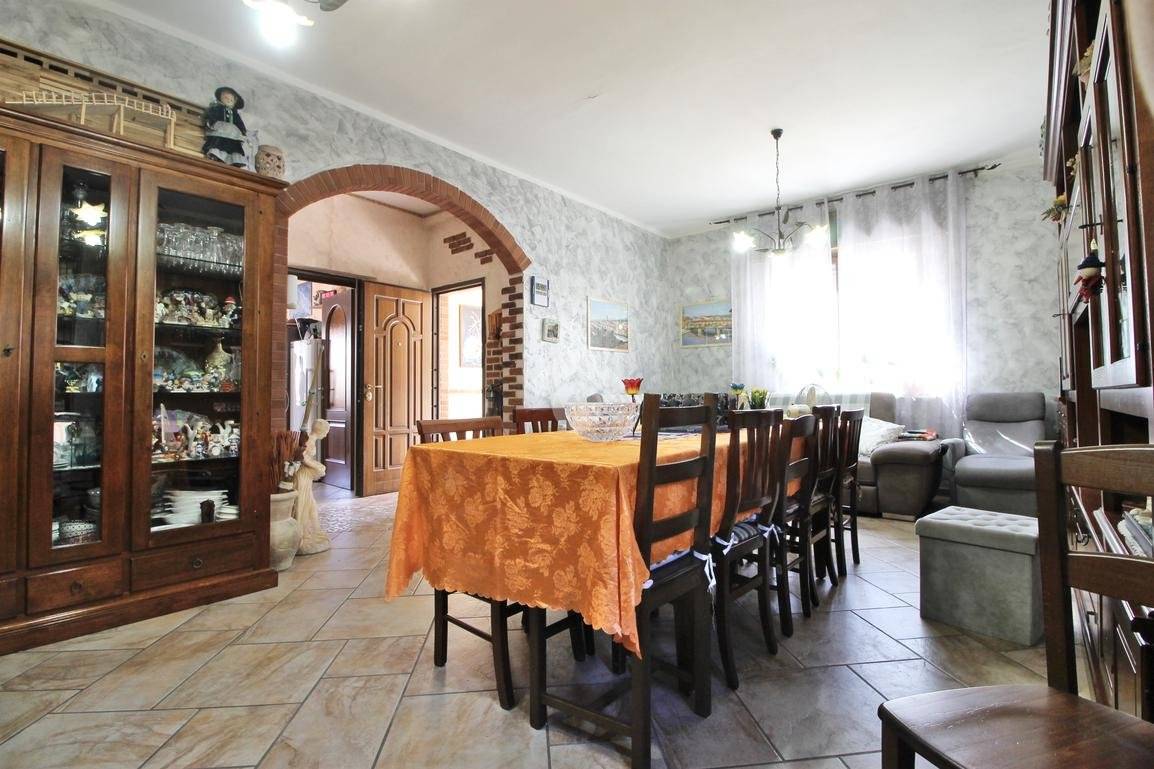 Apartamento T2 em Mariano Comense, Italy N.º 274039