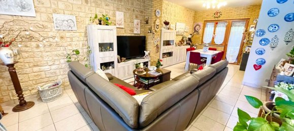 5 rooms House in Limbiate, Italy No. 271913 4