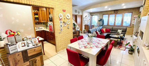 5 rooms House in Limbiate, Italy No. 271913 5