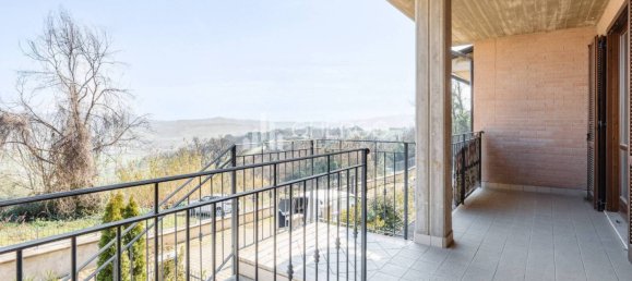 Casa de 4 habitaciónes en Montegranaro, Italy No. 17662 16