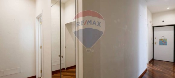 Apartamento de 3 dormitorios en Bari, Italy No. 353258 8