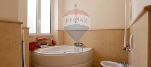 Apartamento de 3 dormitorios en Bari, Italy No. 353258 9