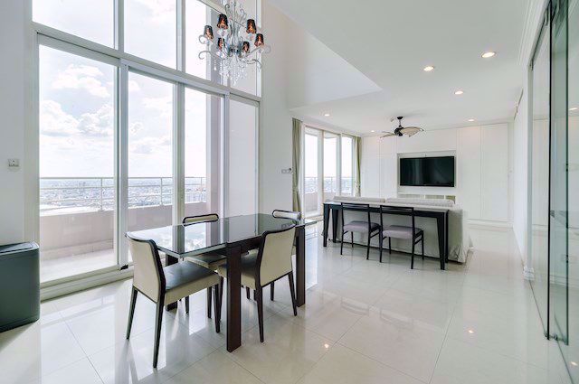 3 bedrooms Penthouse in Khlong San, Thailand No. 9826