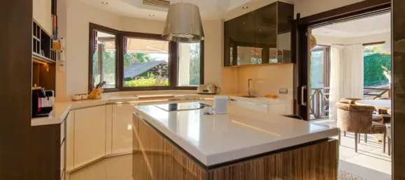 Villa de 5 dormitorios en Marbella, Spain No. 121228 9