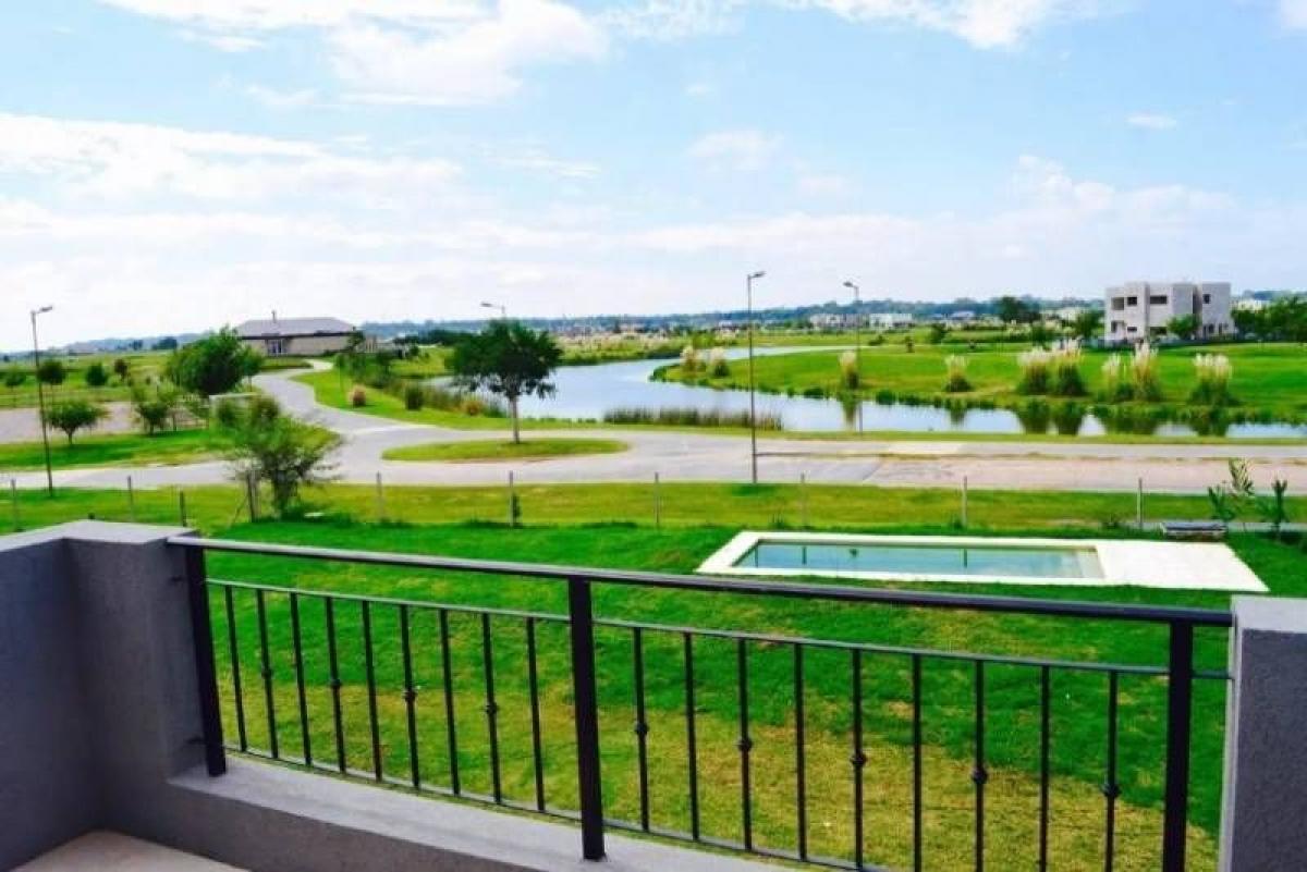 3 bedrooms House in Escobar, Argentina No. 64951