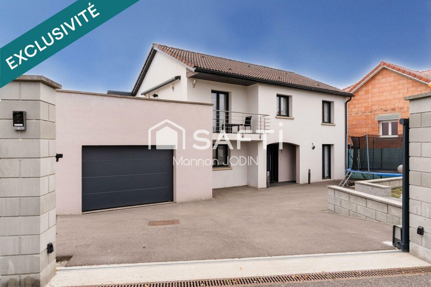 Casa de 5 dormitorios en Hettange-Grande, France No. 350244