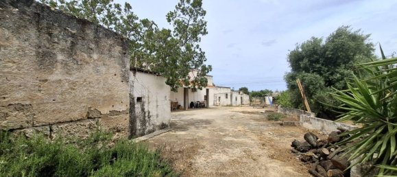 3 bedrooms House in Fasano, Italy No. 41888 12