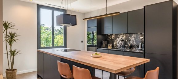 4 bedrooms Commercial property in Cannes, France No. 1499 6