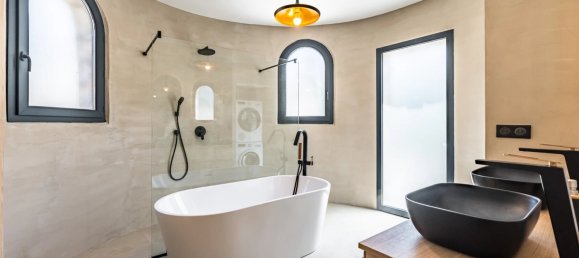 4 bedrooms Commercial property in Cannes, France No. 1499 8