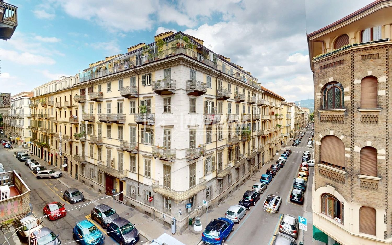 3 rooms Apartment in Turin, Italy No. 300371