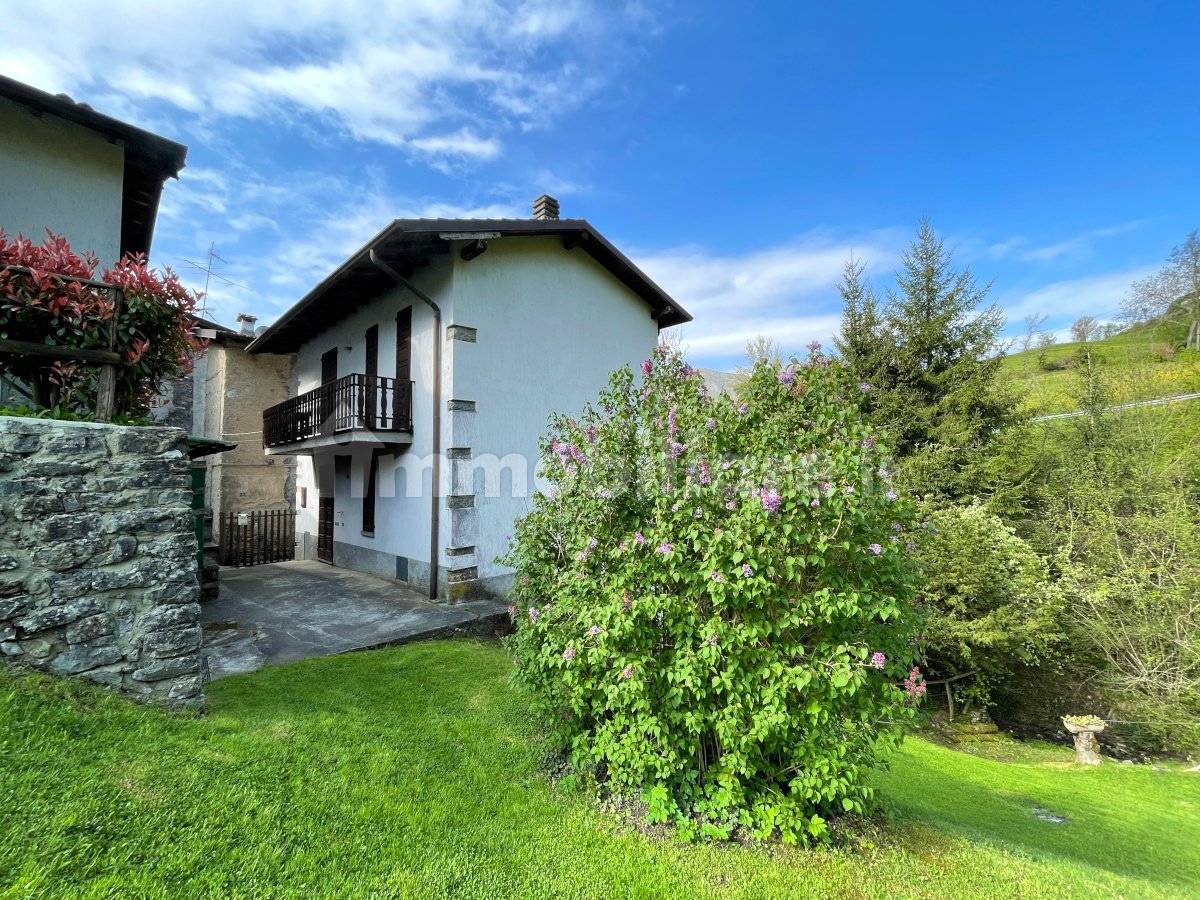 2 bedrooms House in Albino, Italy No. 2044