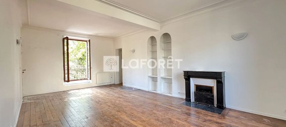 1 bedroom Apartment in Suresnes, France No. 180277 10