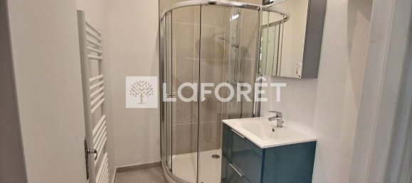 1 bedroom Apartment in Suresnes, France No. 180277 20