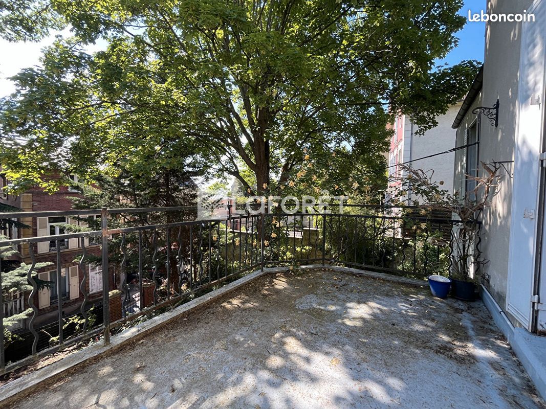 1 bedroom Apartment in Suresnes, France No. 180277