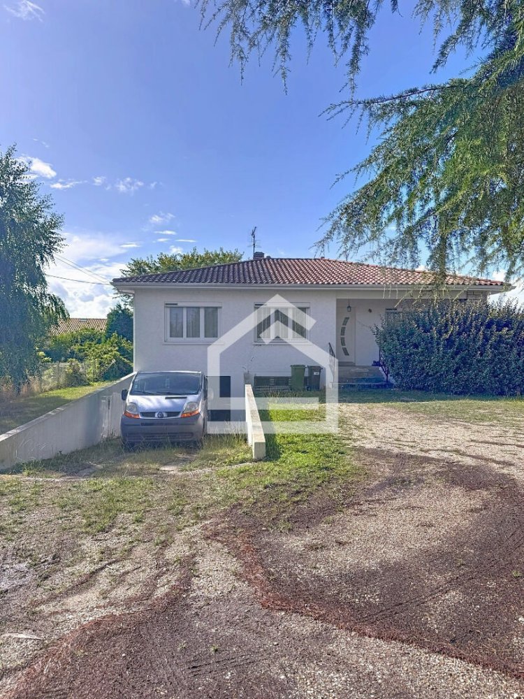 3 bedrooms House in Saint-Medard-en-Jalles, France No. 358066