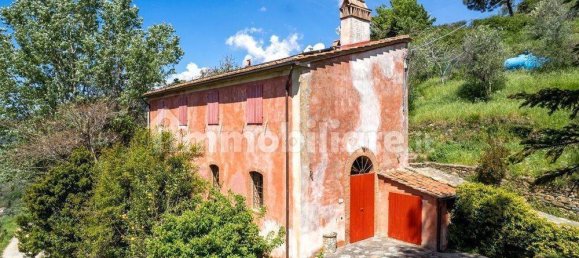 4 bedrooms Villa in Pisa, Italy No. 196575 5