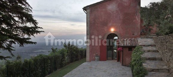 4 bedrooms Villa in Pisa, Italy No. 196575 2
