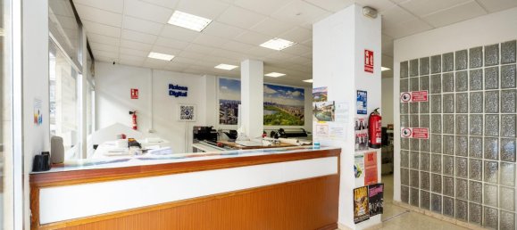 Propiedad comercial en Granada, Spain 200 m² No. 22409 3