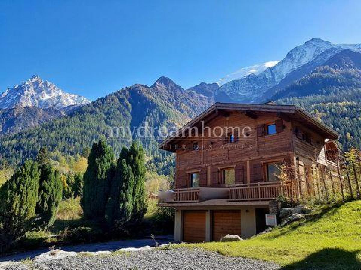 4 bedrooms House in Les Houches, France No. 25620