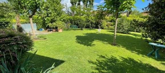 5 bedrooms Villa in Forte dei Marmi, Italy No. 188651 9