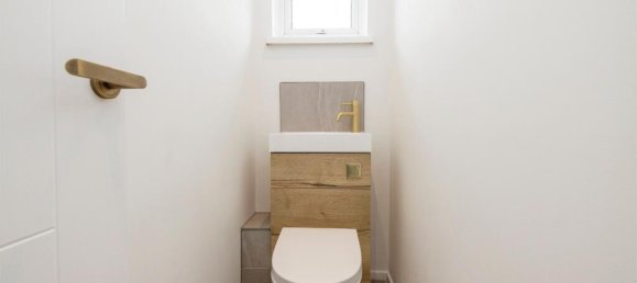 3 bedrooms Commercial property in Bushey, United Kingdom No. 6210 28