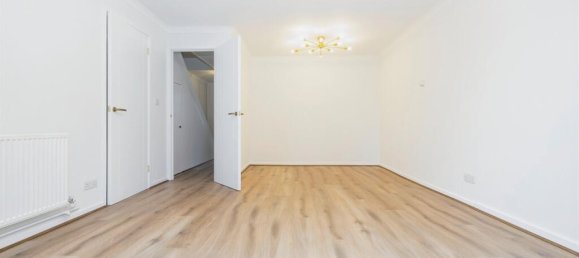 3 bedrooms Commercial property in Bushey, United Kingdom No. 6210 16