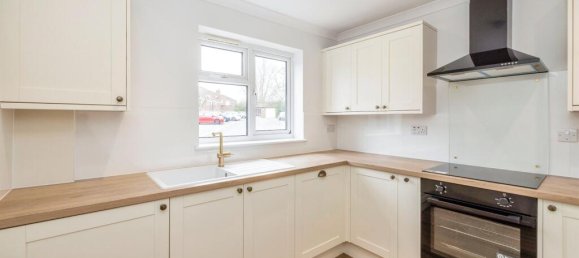 3 bedrooms Commercial property in Bushey, United Kingdom No. 6210 4