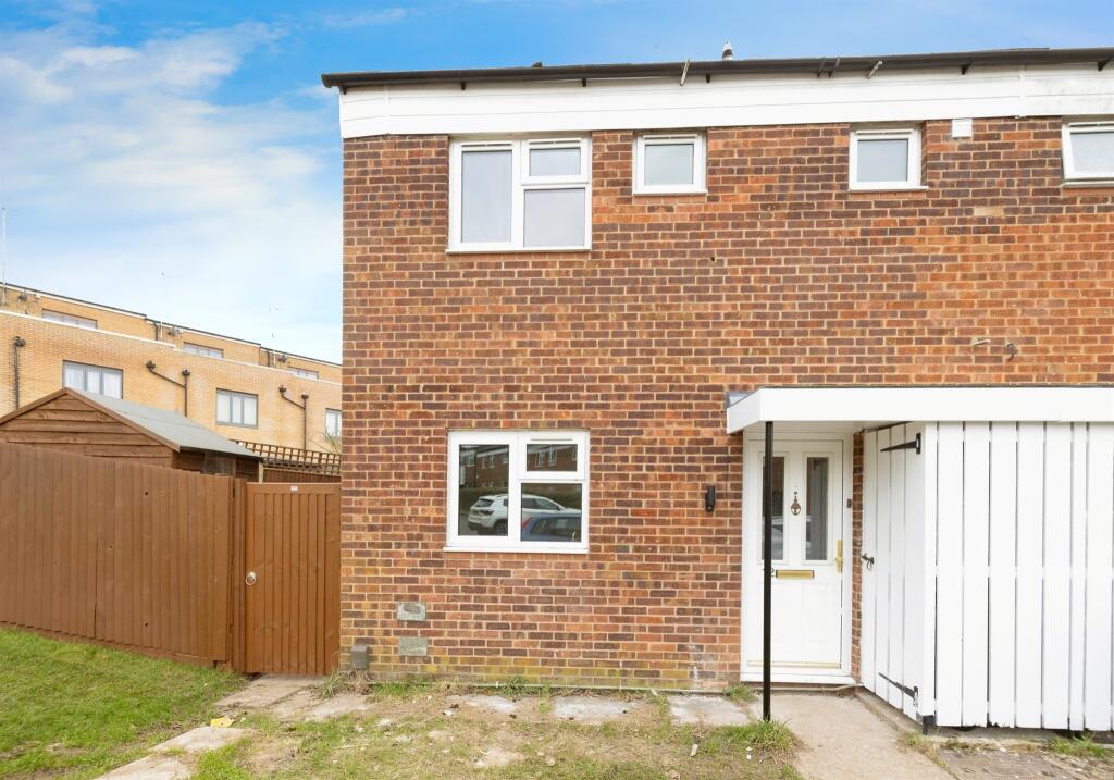 3 bedrooms Commercial property in Bushey, United Kingdom No. 6210